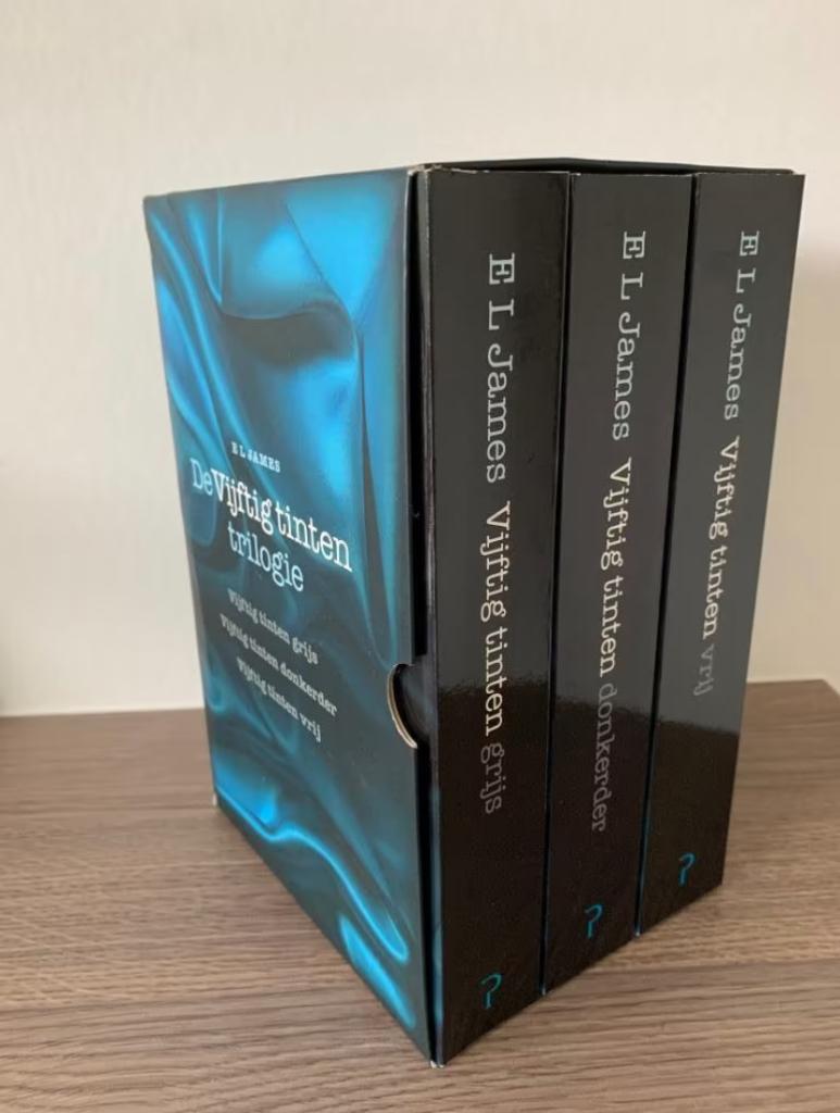 De Vijftig tinten trilogie 3-delige boeken box, Boeken, Ophalen of Verzenden, Zo goed als nieuw