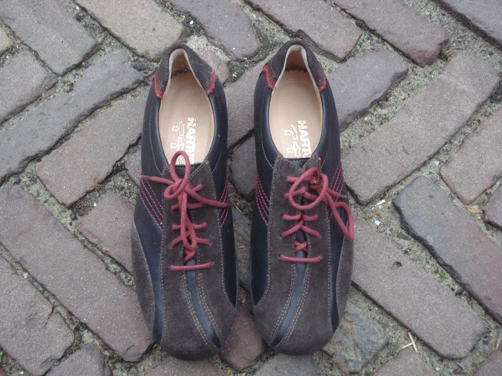Gratis verzenden nieuwe bruine leren hartjes sneakers mt 36, Kleding | Dames, Schoenen, Nieuw, Sneakers, Bruin, Verzenden