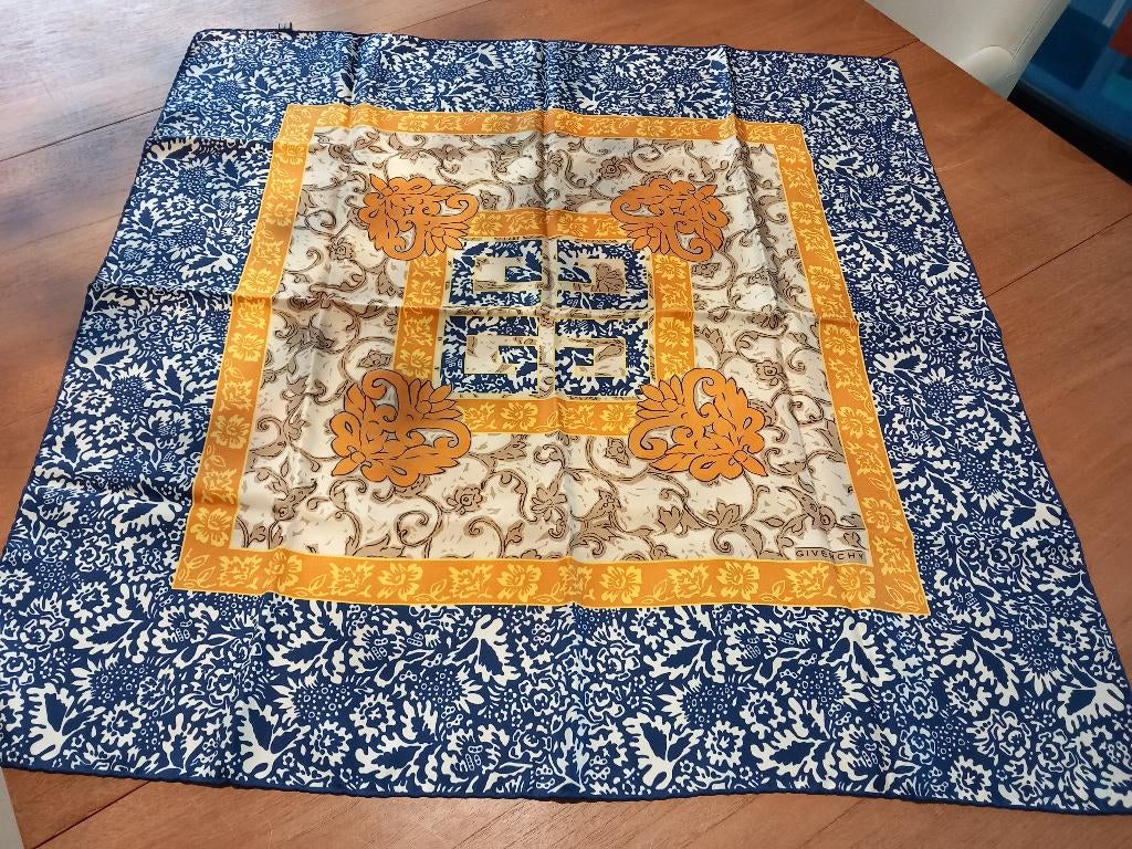 Magnifique grand Foulard Soie « GIVENCHY » - Neuf!, GIVENCHY PARIS, Envoi, Neuf, Écharpe