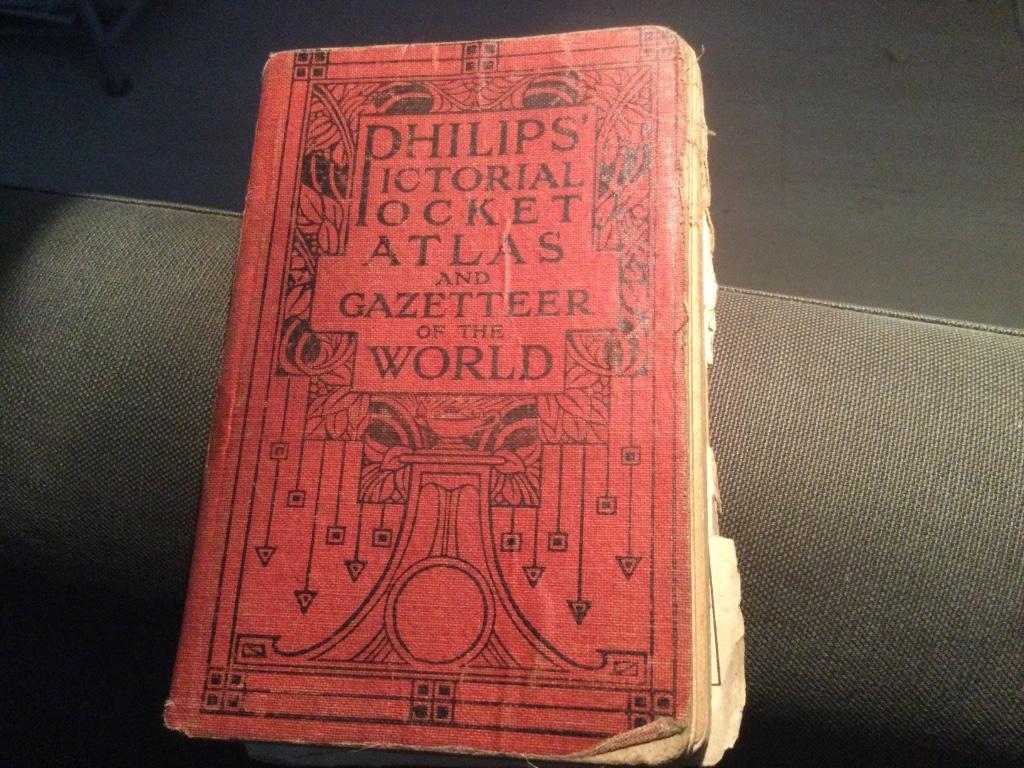 Pictorial pocket atlas of the world, Gelezen, Overige typen, Ophalen of Verzenden, Philips