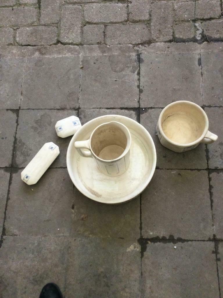 ENSEMBLE DE TOILETTE ANCIEN, Enlèvement