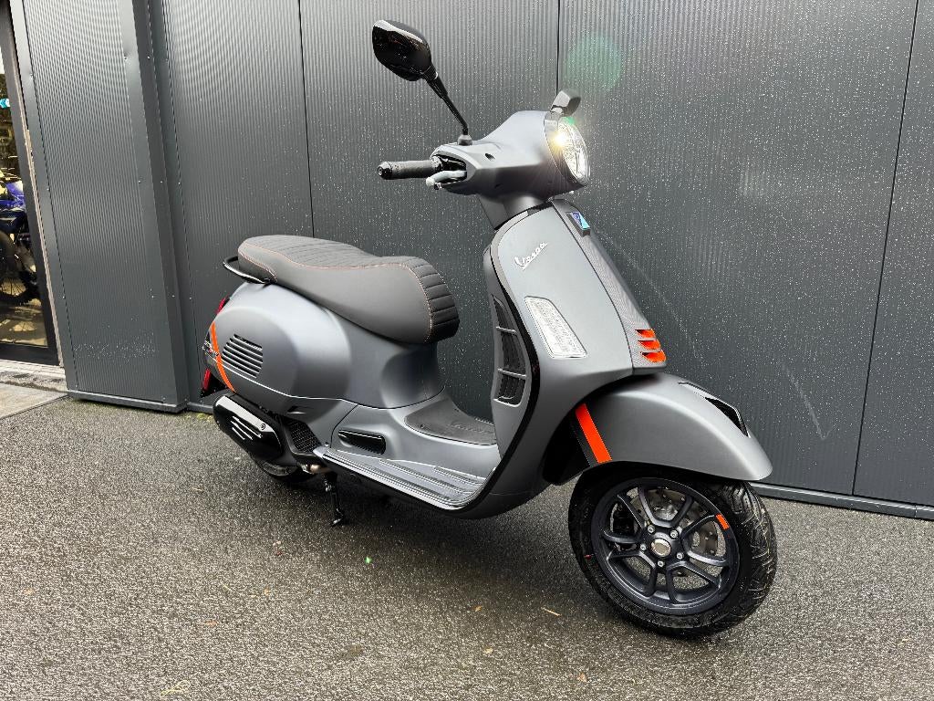 Vespa GTS Super Sport 125, 125 cm³, Comme neuf, Enlèvement, Essence