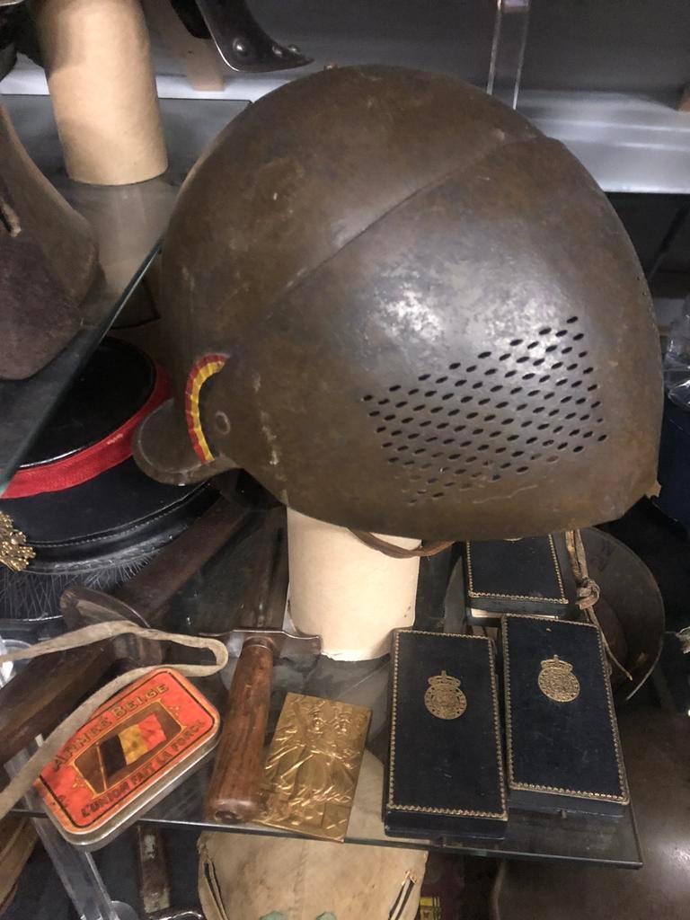 Gezocht belgische  helm 1914 1918  ik geef topprijs, Verzamelen, Ophalen of Verzenden