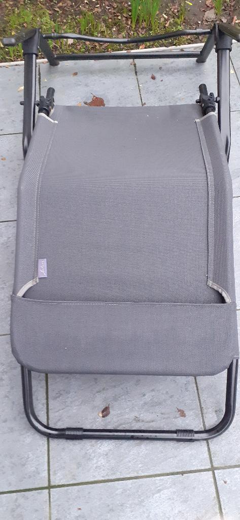 Ligzetel met kussen(Opplooibaar), Tuin en Terras, Ligbedden, Zo goed als nieuw, Metaal, Ophalen