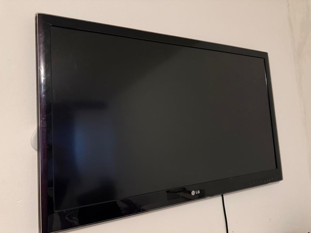Dji osmo 6 lg tv , novation launchpad , bureau stoel, Enlèvement ou Envoi, Comme neuf, LG
