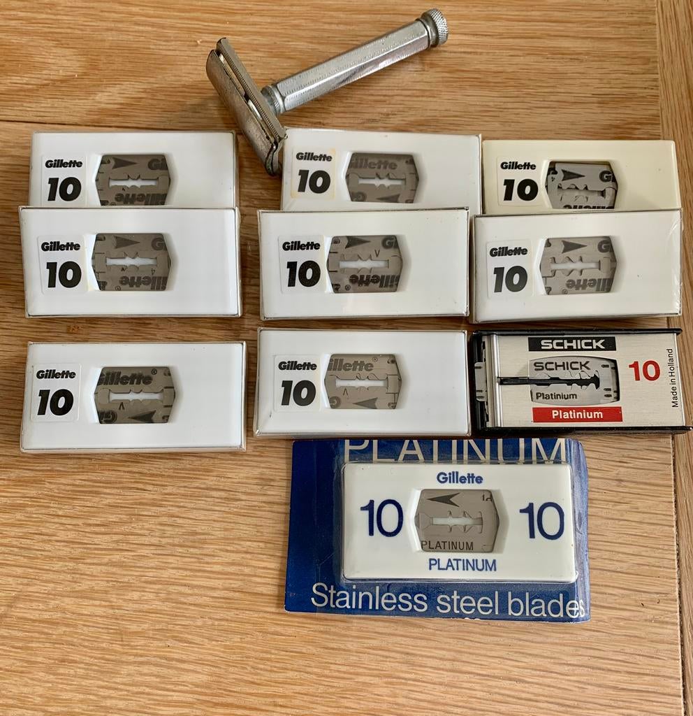 Rabot et lot de lames Gillette., Enlèvement, Comme neuf