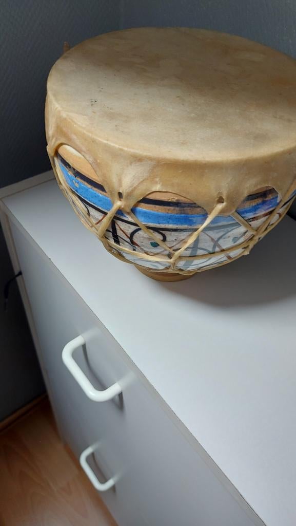 Tamtam terracotta  of keramiek mooi gedecoreerd, Musique & Instruments, Enlèvement, Comme neuf