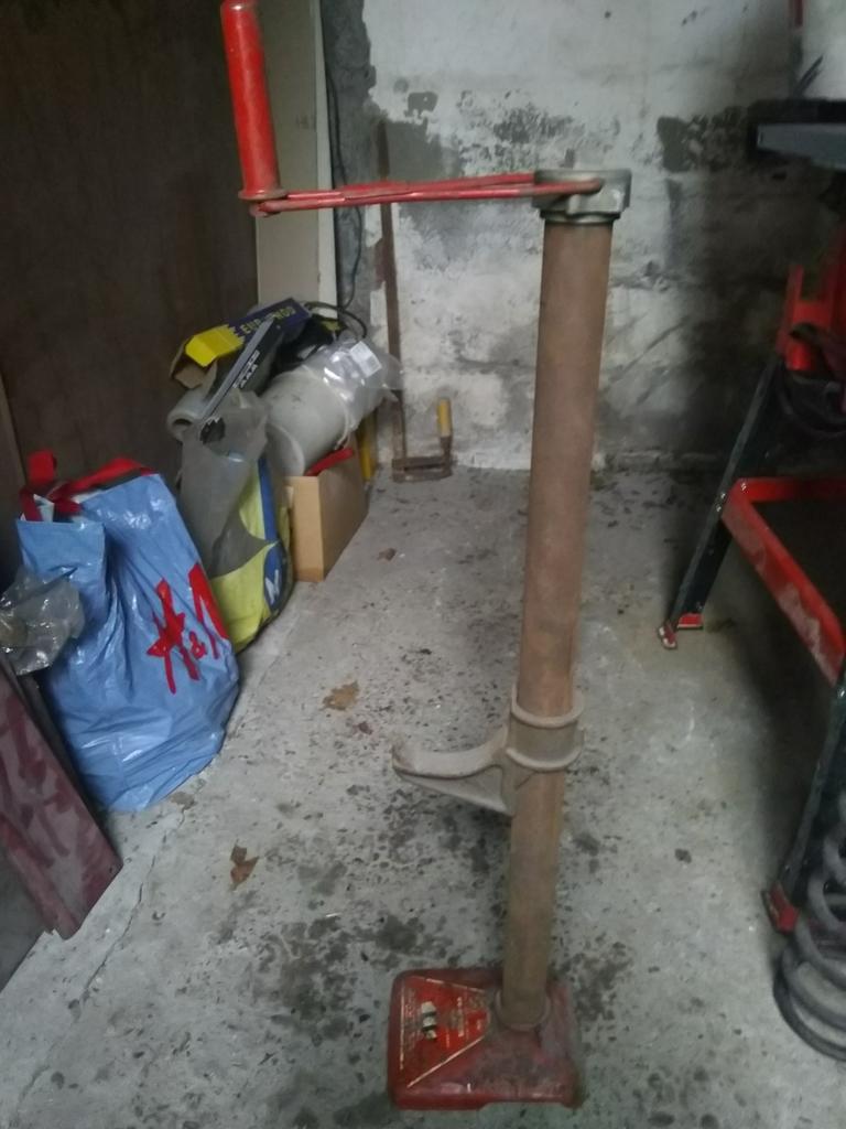 Vieux cric, Bricolage & Construction, Enlèvement ou Envoi, Comme neuf