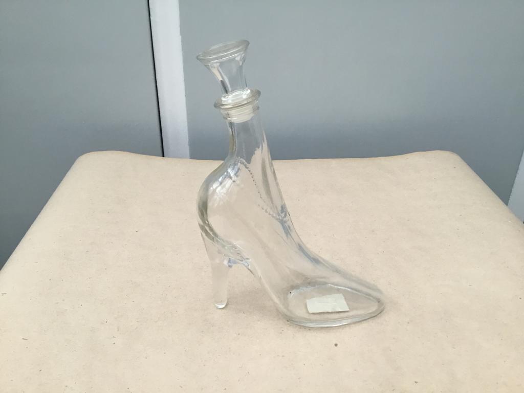 Bouteille en verre en forme de talon aiguille, Enlèvement ou Envoi