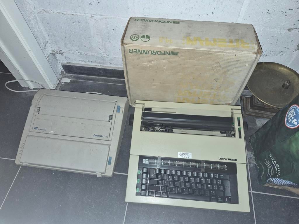 Machine a ecrire, Enlèvement ou Envoi