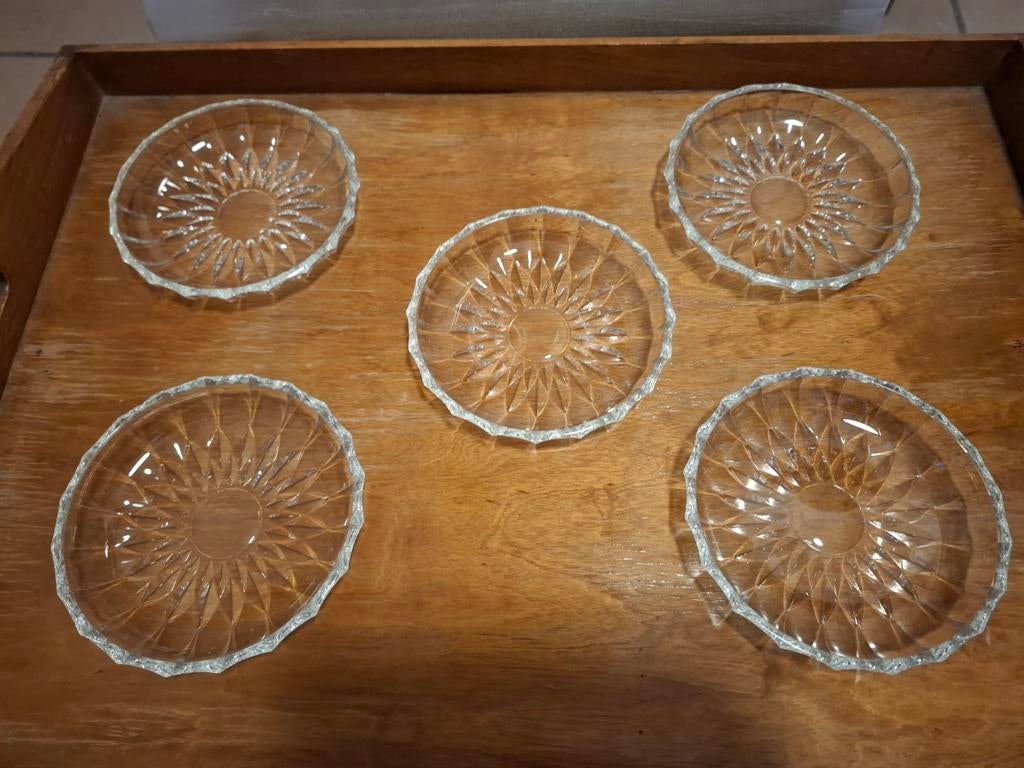 5 coupelles en cristal, Enlèvement