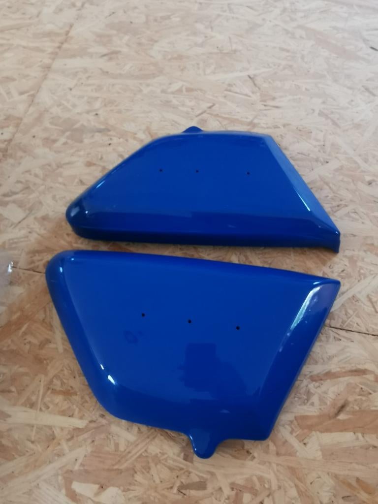 Cache latéral Honda CB 500 four, Enlèvement