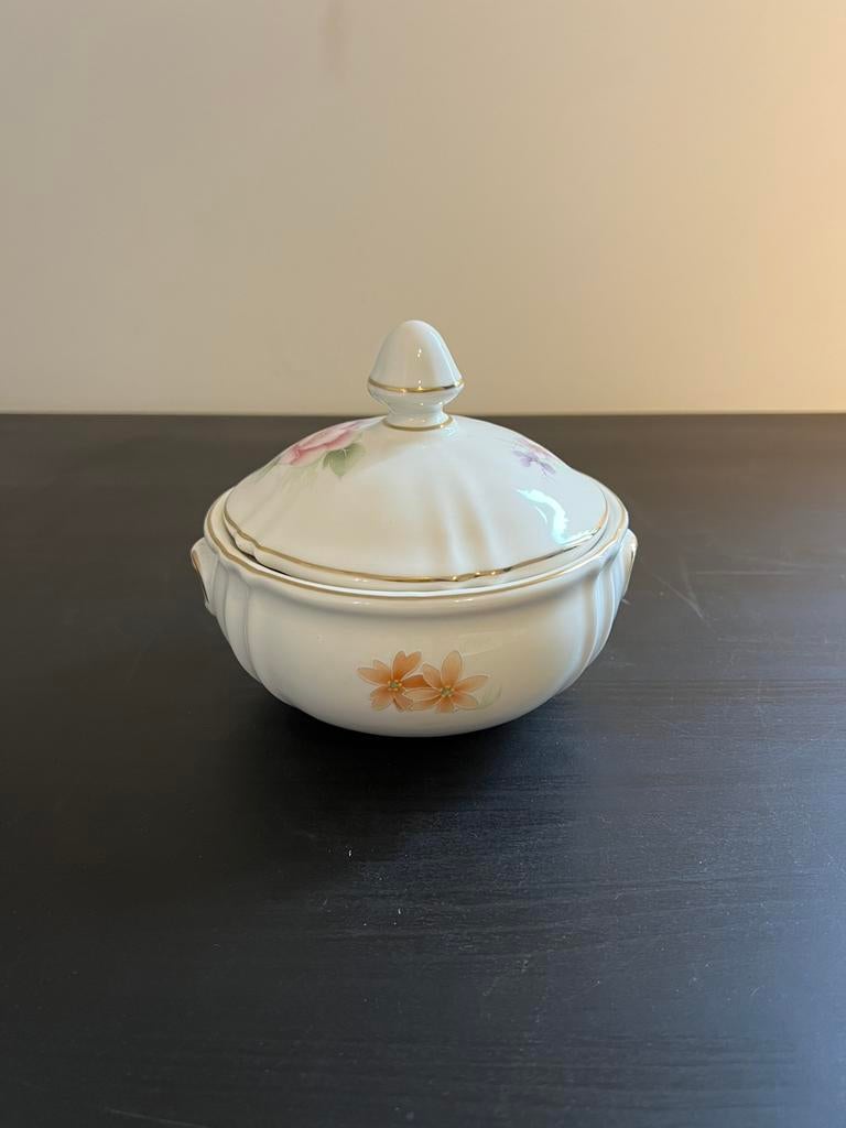 Bol en porcelaine antique avec couvercle, Enlèvement