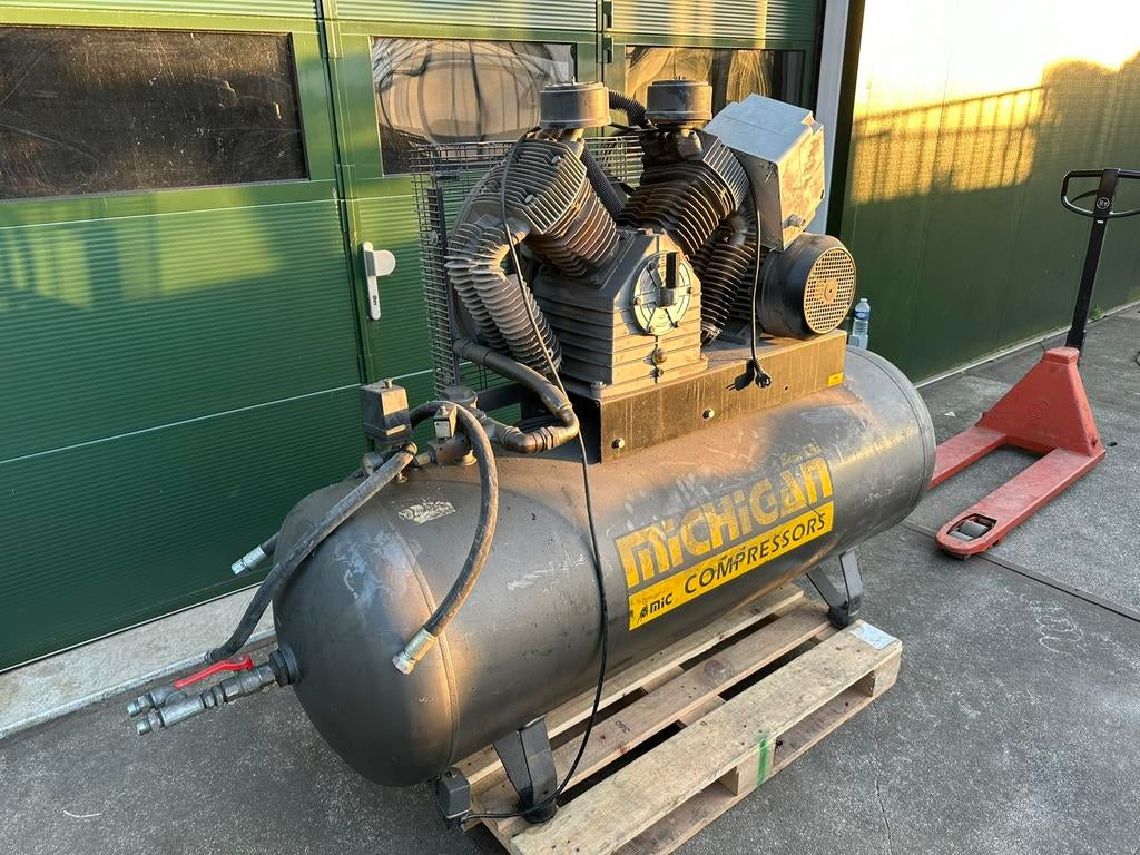 Zuigercompressor Michigan 500L 11bar, Ophalen