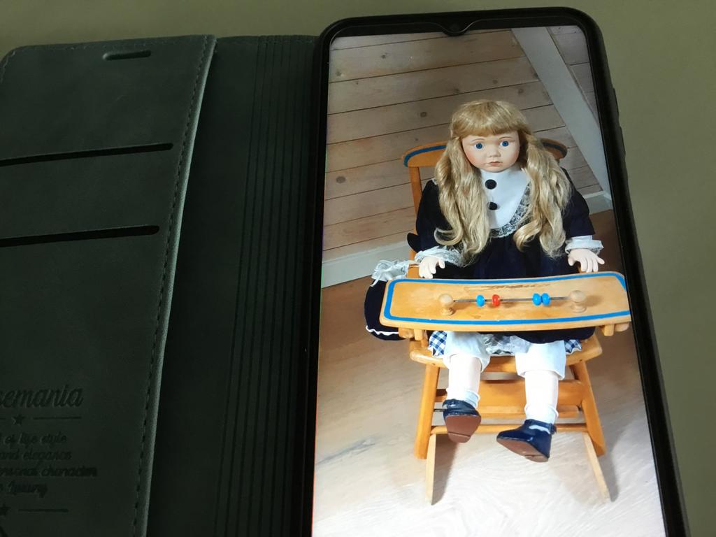 Poupée en porcelaine en très bon état, Enlèvement, Comme neuf