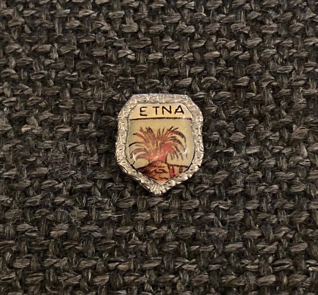 PIN - ETNA - VULKAAN - ITALY - ITALIË, Verzenden, Gebruikt, Stad of Land, Speldje of Pin