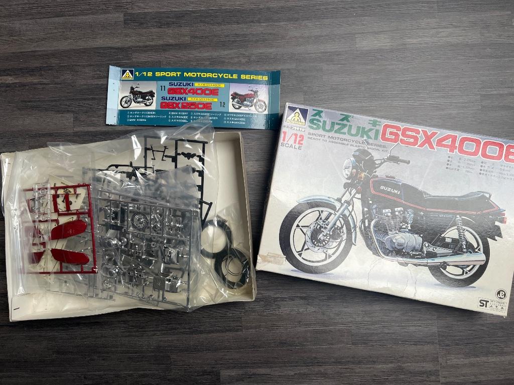 1/12 Aoshima Suzuki GSX400E pré-peinte PAS DE PLAN, Autres marques, Enlèvement ou Envoi, Plus grand que 1:32, Comme neuf