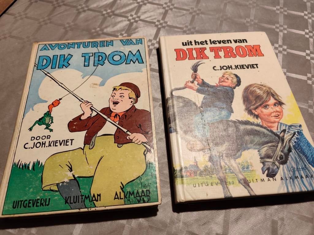 Dik Trom  2 boeken (zie foto: één links, één rechts op foto), Enlèvement ou Envoi