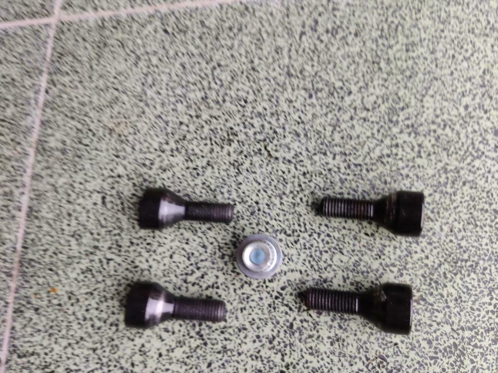 BMW antidiefstalbouten, Ophalen, BMW