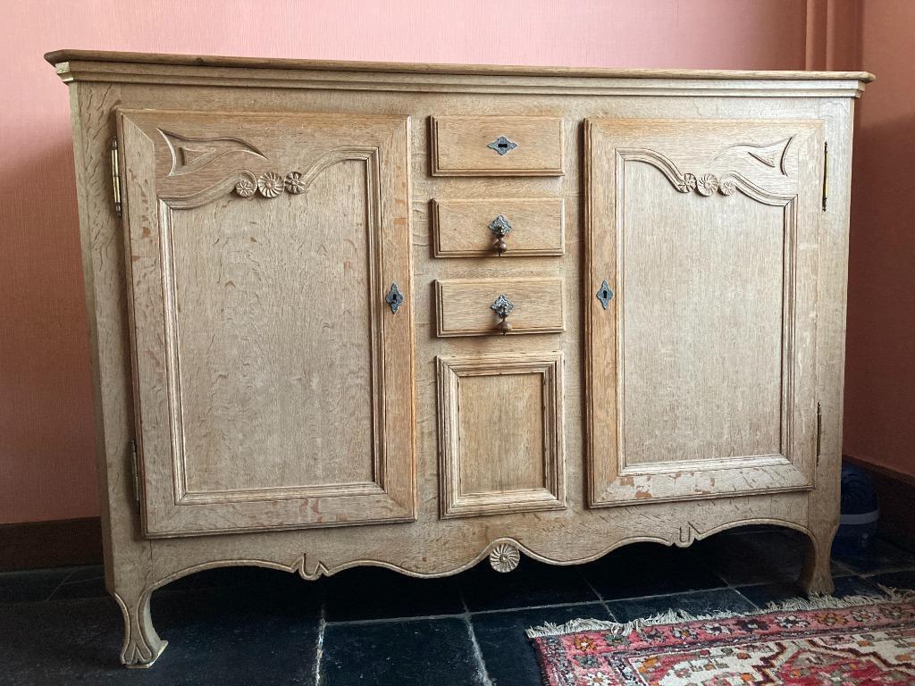 Meuble ancien en chêne sculpté. Offre possible, mais rapide, Ophalen