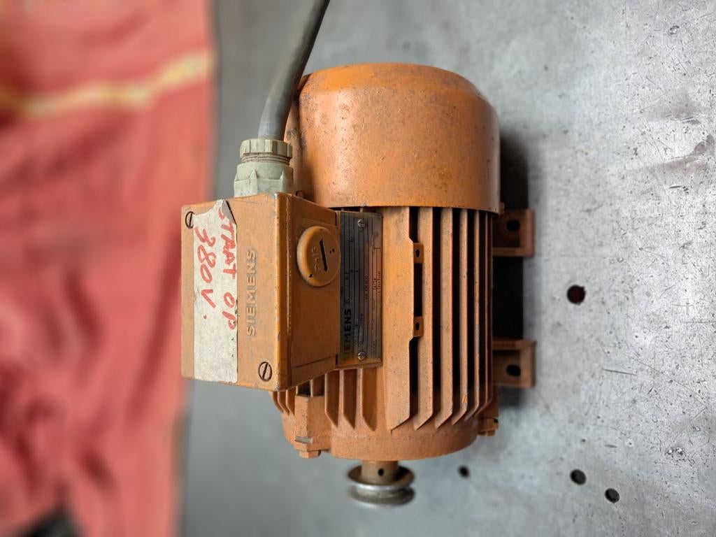 Elektromotor 220v/380v  3fasen, Enlèvement, Comme neuf, Moteur électrique, Moins de 1400 tpm