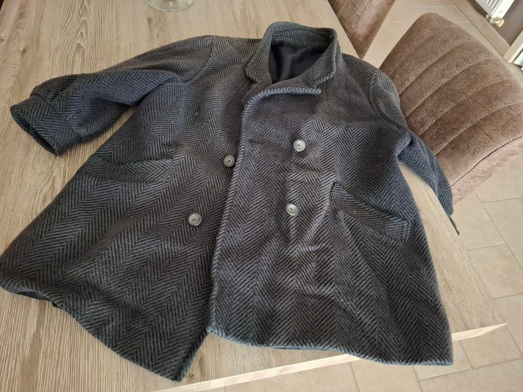 Oude warme damesjas (gekocht ver carnaval), Ophalen