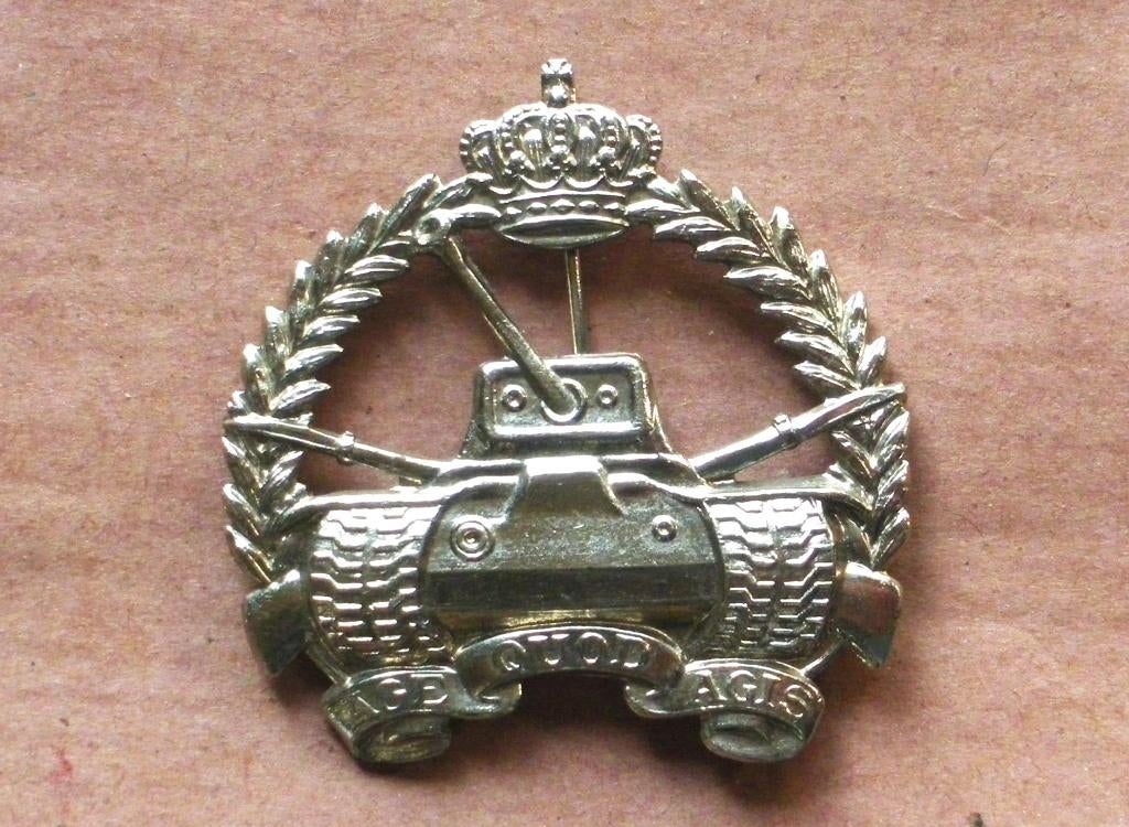 1 bn chars lourds belges insigne de béret tout début 1950, Collections, Envoi, Armée de terre, Emblème ou Badge