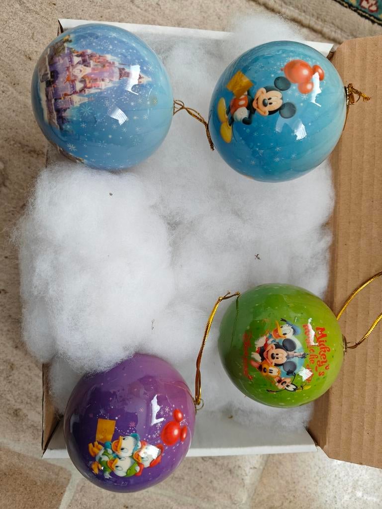 4 Disney kerstballen, Diversen, Kerst, Ophalen of Verzenden, Zo goed als nieuw