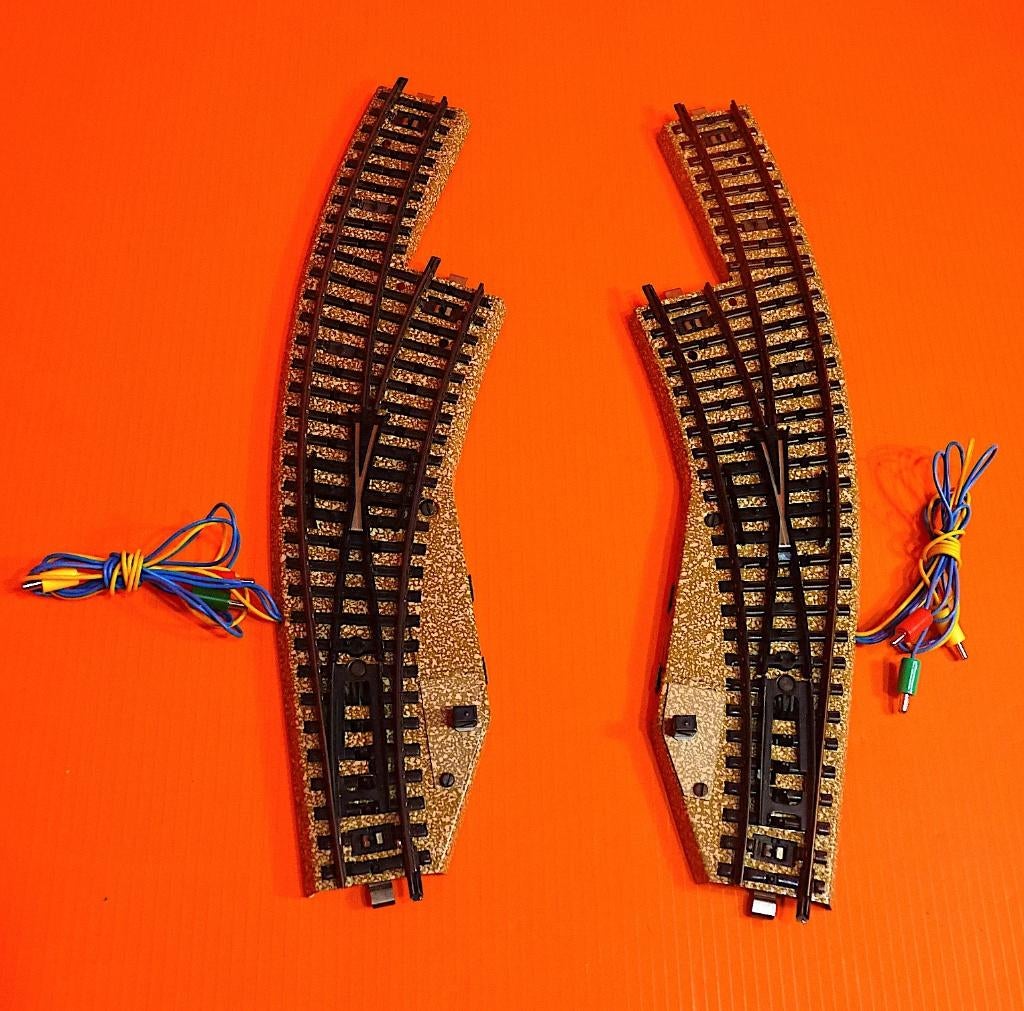 MÄRKLIN Voies M - Paire d'aiguillages enroulés R & L 5140, Hobby & Loisirs créatifs, Enlèvement ou Envoi, Courant alternatif, Rails