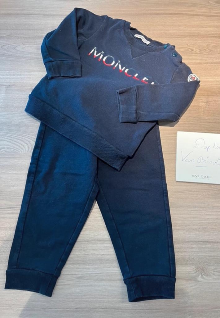 Leuke jogging Moncler 12-18maand kleur blue, Enfants & Bébés, Enlèvement ou Envoi, Comme neuf