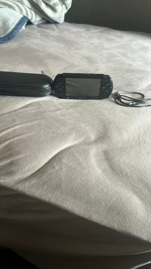 PSP Street crackée + 27 jeux 90 euro pas négociable, Consoles de jeu & Jeux vidéo, Consoles de jeu | Sony PSP, Enlèvement, PSP