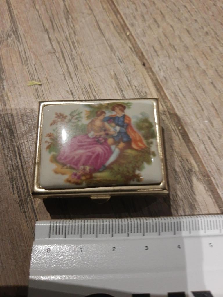 Klein, sierlijk pillendoosje, Ophalen of Verzenden