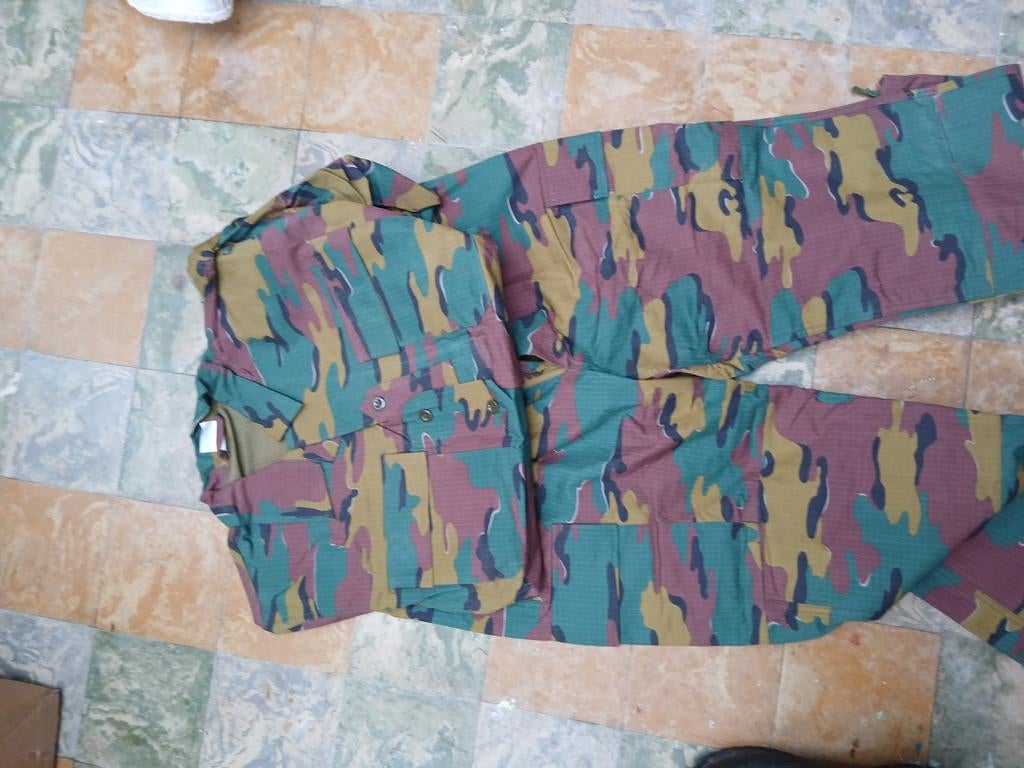 Pantalon et veste.  camouflage. Belge, Enlèvement ou Envoi