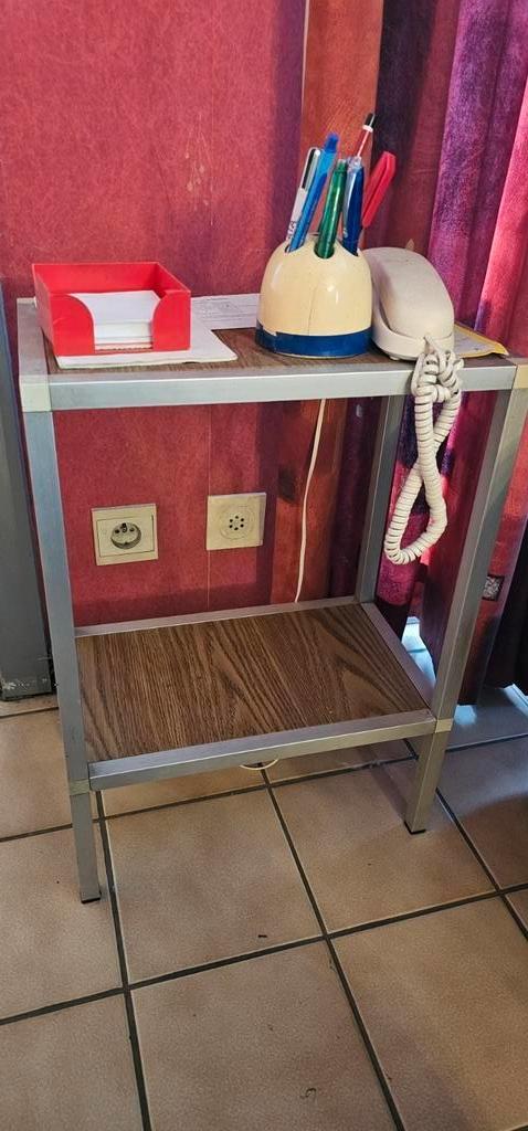 Table pour téléphone, par exemple, Enlèvement, Utilisé, Rectangulaire, Métal ou Aluminium