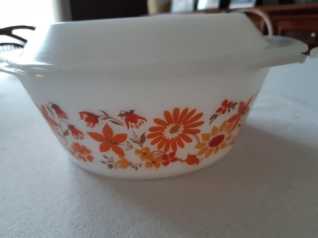 Vintage kom met deksel Arcopal, Overige materialen, Ophalen of Verzenden, Zo goed als nieuw, Kom(men)