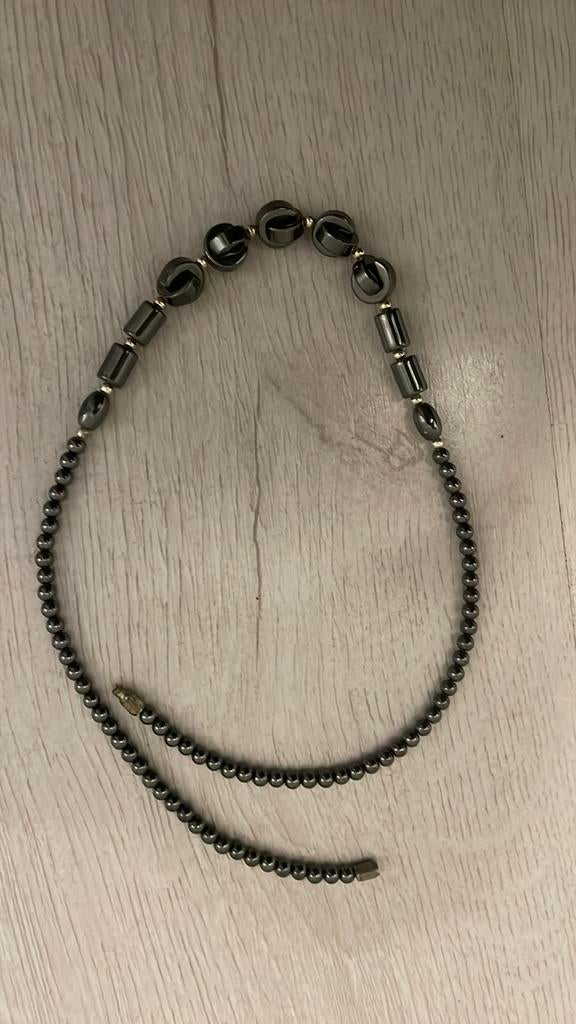 Halsketting met hematiet, 44cm, Bijoux, Sacs & Beauté, Colliers, Pierre ou Minéral, Enlèvement, Utilisé, Avec pierre précieuse