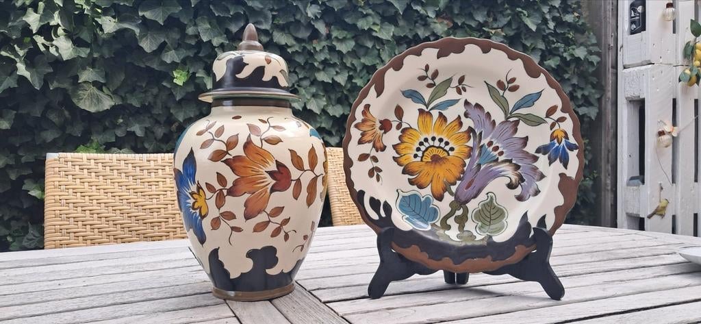 Koninklijk Gouda Holland vaas en schotel, Ophalen of Verzenden