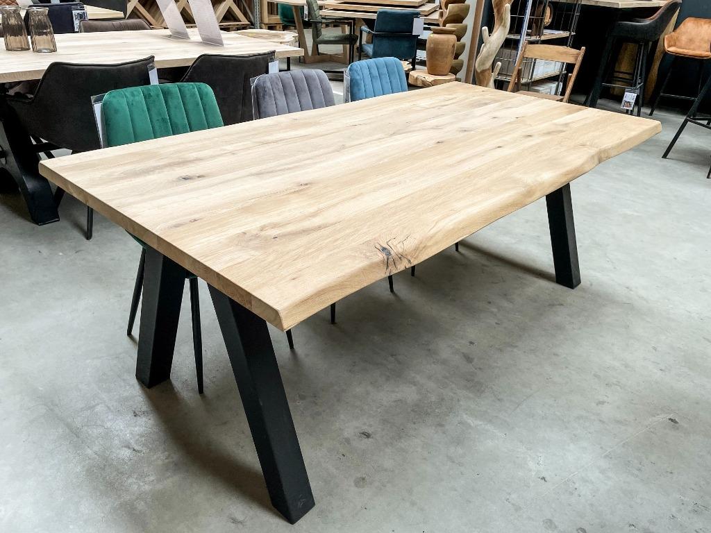 Eettafel - Tafelblad massief eiken - Boomstamkant, Eikenhout, Vijf personen of meer, Nieuw, 200 cm of meer