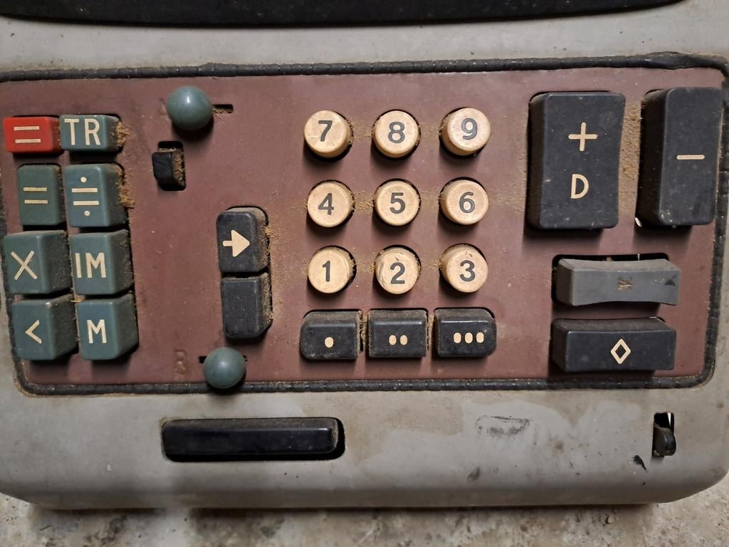 Ancienne calculatrice Olivetti, Enlèvement
