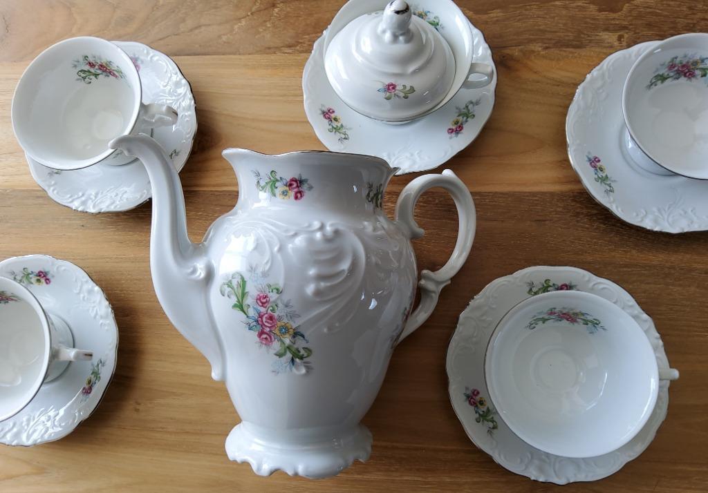 Wawel Vintage servies met bloemenpatroon, gemaakt in Polen, Ophalen