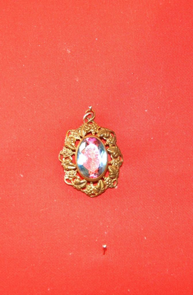 ancien pendentif rosace pierre centrale (x2002), Bijoux, Sacs & Beauté, Bijoux anciens, Enlèvement ou Envoi, Cuivre, Pendentif