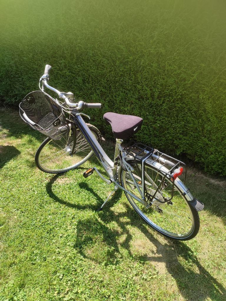 Blauwe damesfiets - merk: Trek, Fietsen en Brommers, Fietsen | Dames | Damesfietsen, Ophalen, Zo goed als nieuw, Overige merken