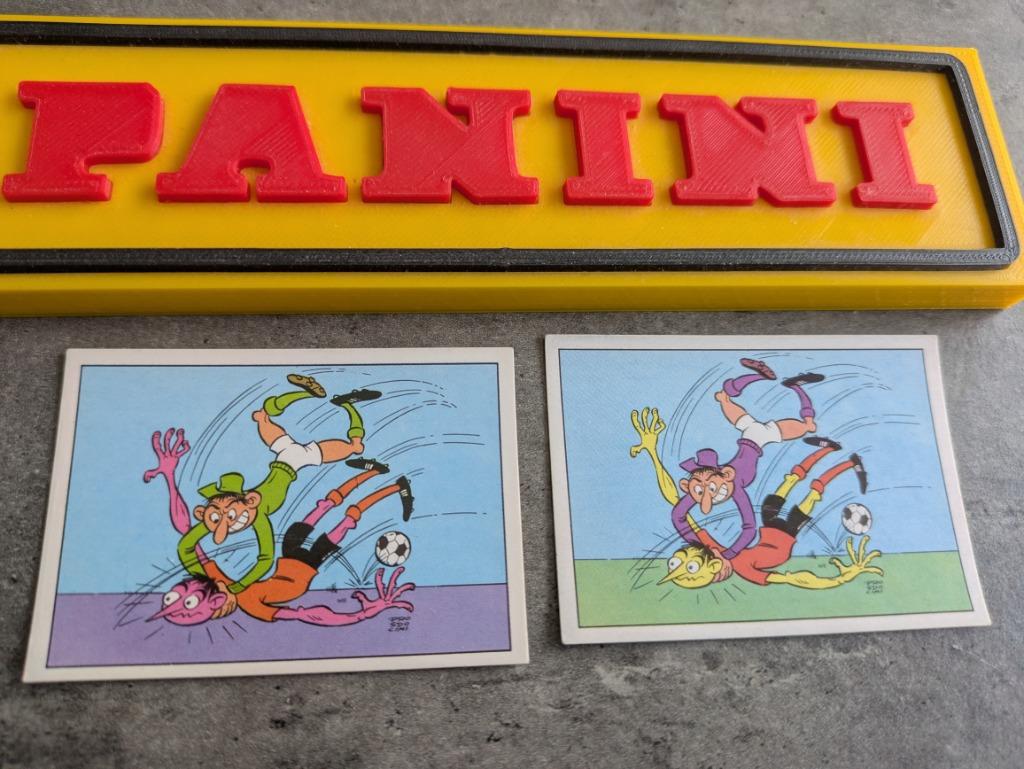 PANINI FOOTBALL 1973/74 Caricaturen 2X drukfout 1973 nr 89, Hobby en Vrije tijd, Stickers en Plaatjes, Verzenden