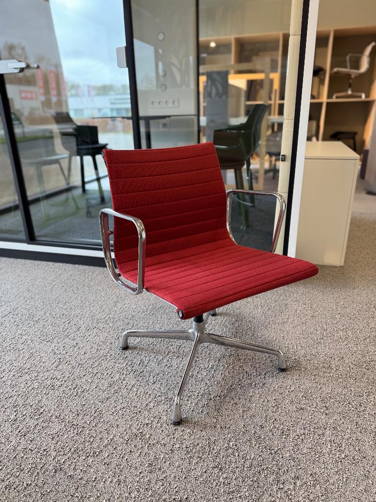 30x Vitra EA107 Eames Hopsak rouge remise à neuf, Rouge, Tissus, Comme neuf, Cinq, Six Chaises ou plus