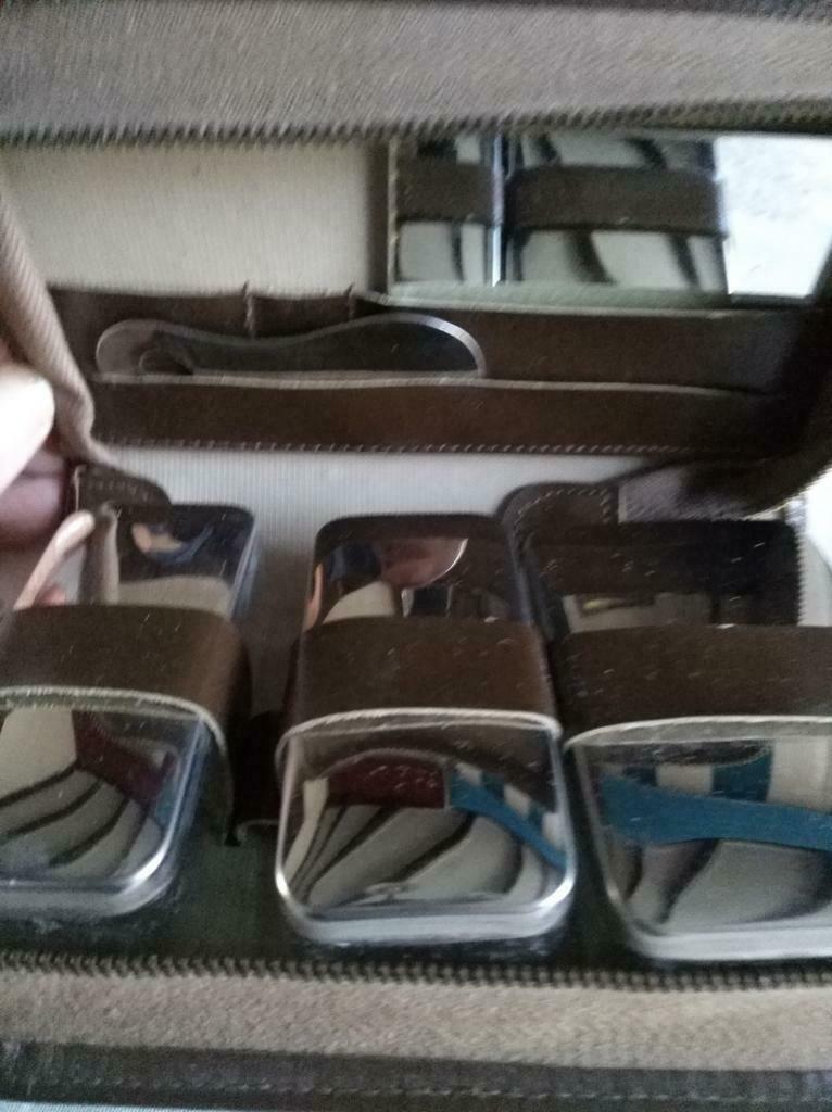 16.5 x 9.5 x 5.5 bruine reiskoffer met rits uit 1960, Ophalen