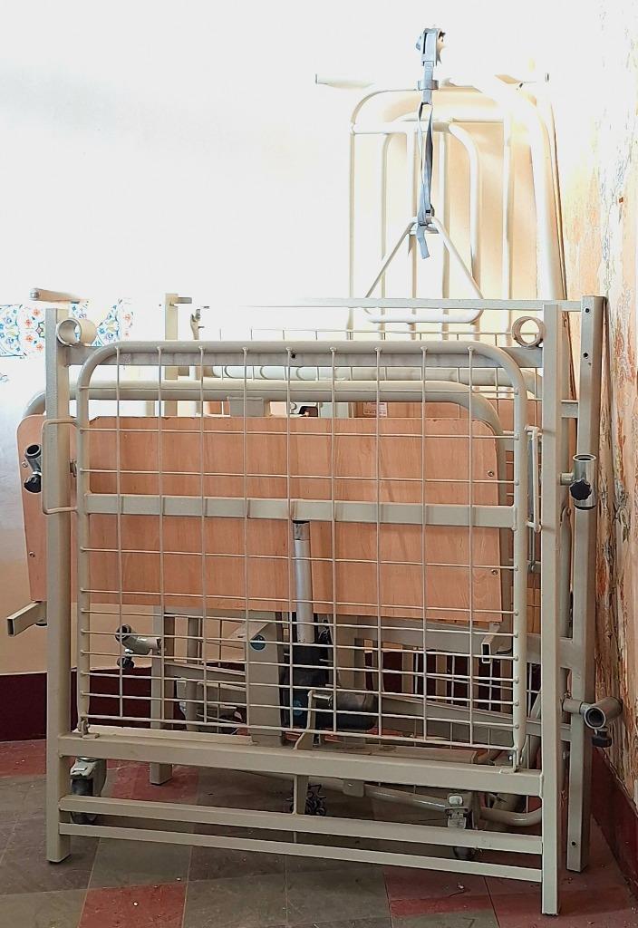 Lit d'hôpital électrique avec commande., Enlèvement, Utilisé