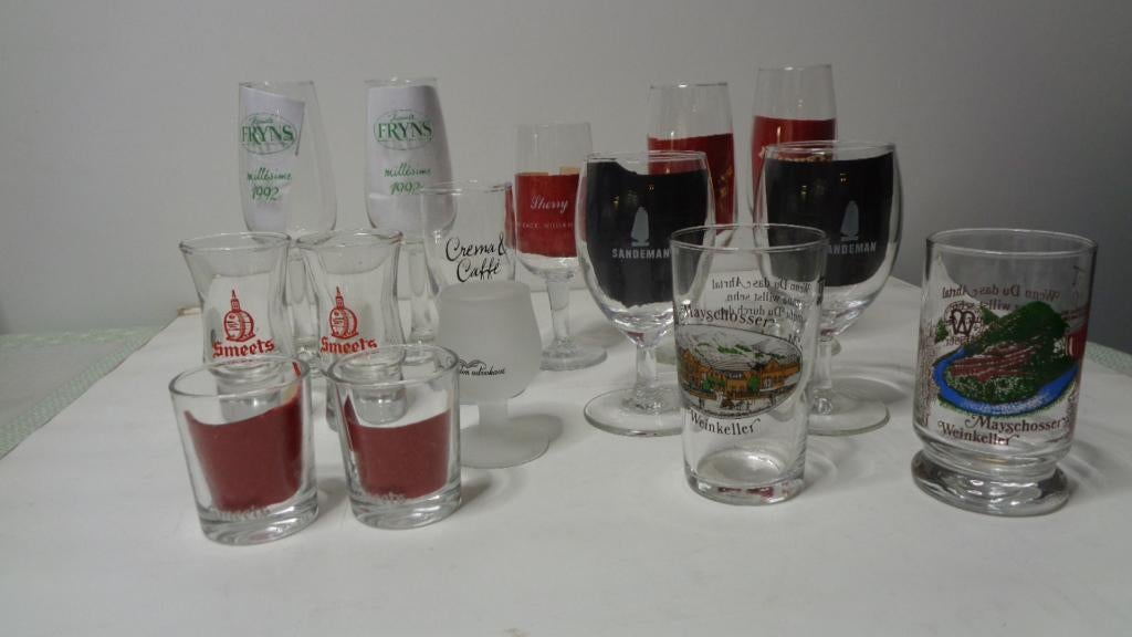 Verschillende kleine glaasjes allerlei 15 stuks, Verzamelen, Glas en Drinkglazen, Ophalen of Verzenden, Zo goed als nieuw, Borrel- of Shotglas