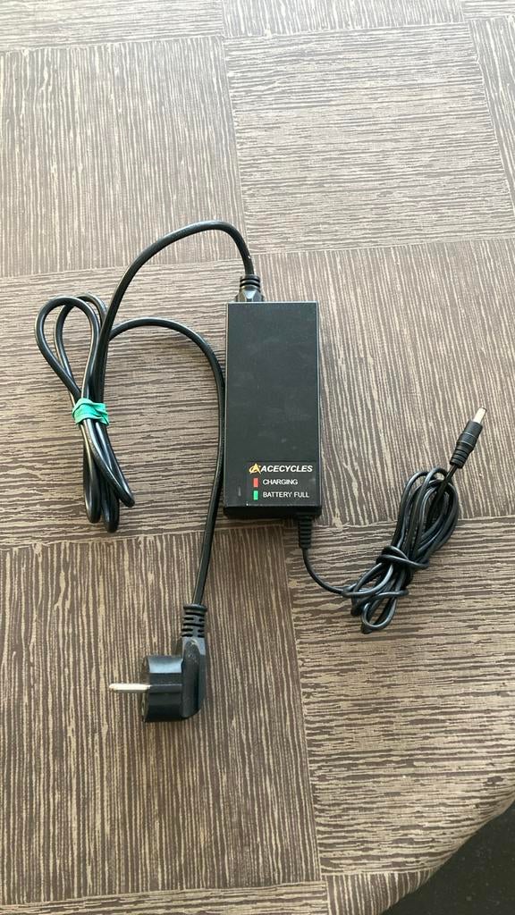 Lader batterij elektrische fiets, Vélos & Vélomoteurs, Accessoires vélo | Batteries de vélo, Enlèvement, Comme neuf