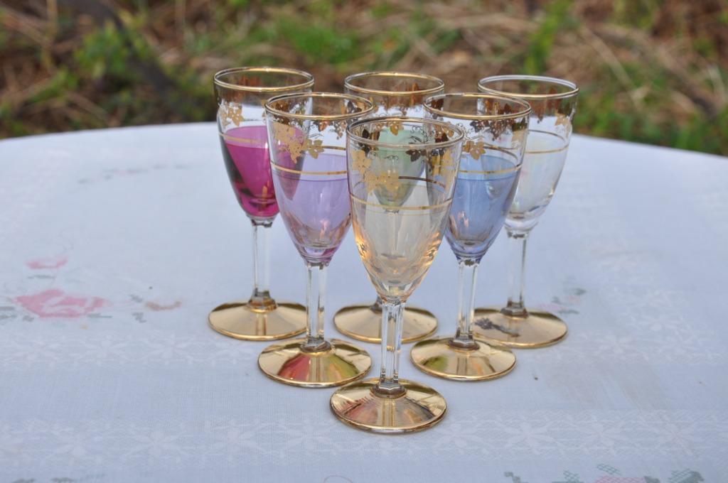 6 verres vintage coloré avec pied doré, Antiquités & Art, Enlèvement ou Envoi