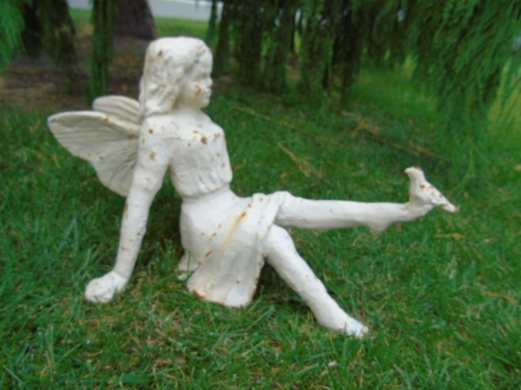statue en fonte elfe assise + oiseau blanc rouillé, Jardin & Terrasse, Décoration murale de jardin, Neuf, Enlèvement